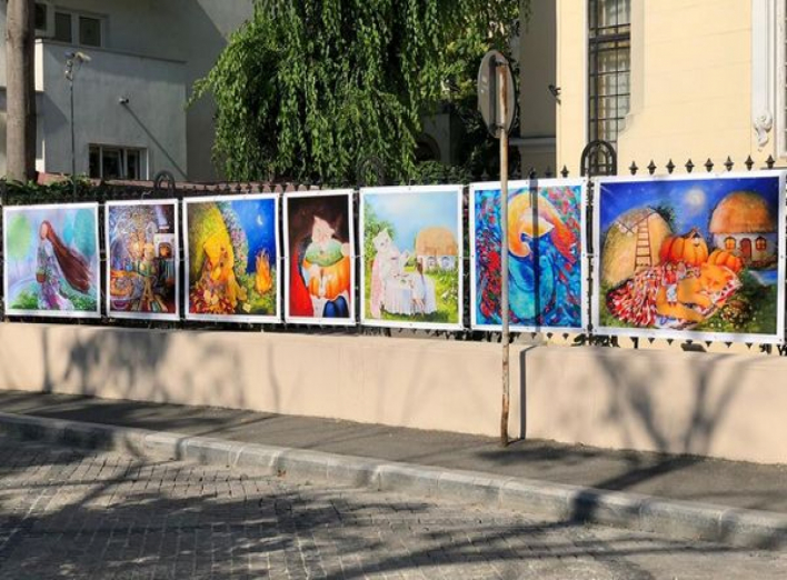 Картини ніжинської художниці Оксани Грек представили в Румунії. Фото. Відео