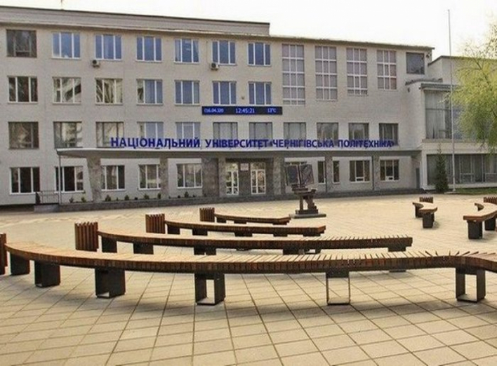 На Чернігівщині замінували ВИШ: студентів та викладачів евакуювали 