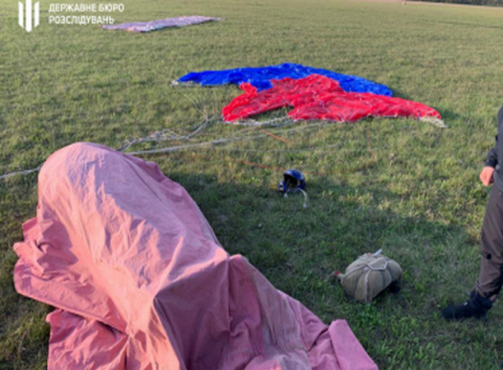 ДБР розслідує обставини смерті рятувальника під час стрибків із парашутом у Ніжині